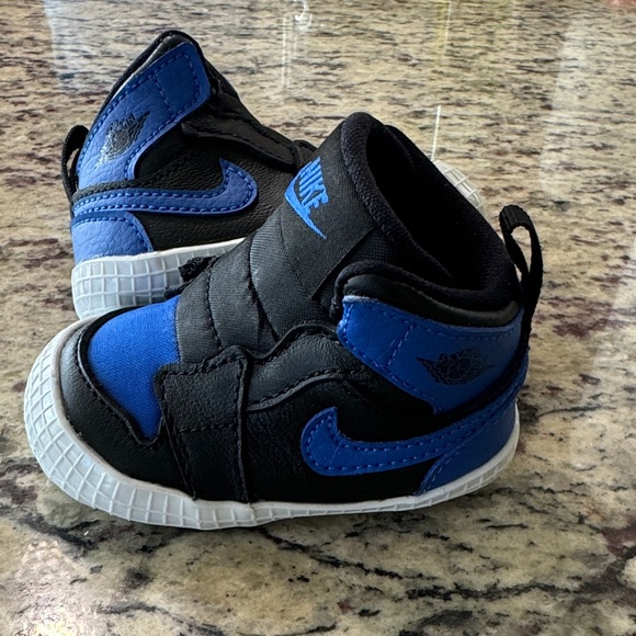 Nike Crib Jordan 1s - Picture 1 of 3